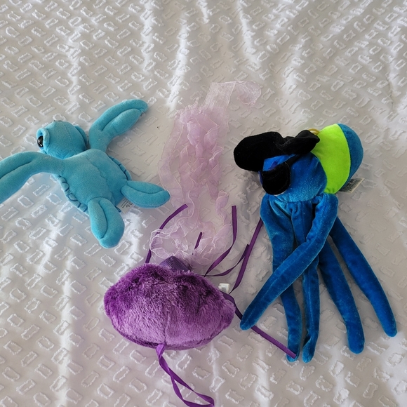 SeaWorl staffed animals: Turtle, jellyfish, and pirate octopus 🐢 🪼 🐙 - Picture 2 of 6
